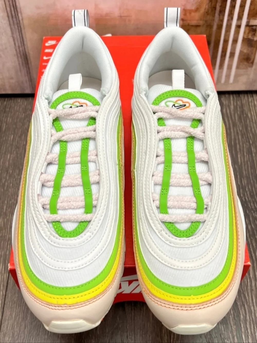 NIKE AIR MAX 97S 'FEEL LOVE' WOMEN US SIZE 6 SUPEE MINT COND BARELY WORE - Picture 3 of 5